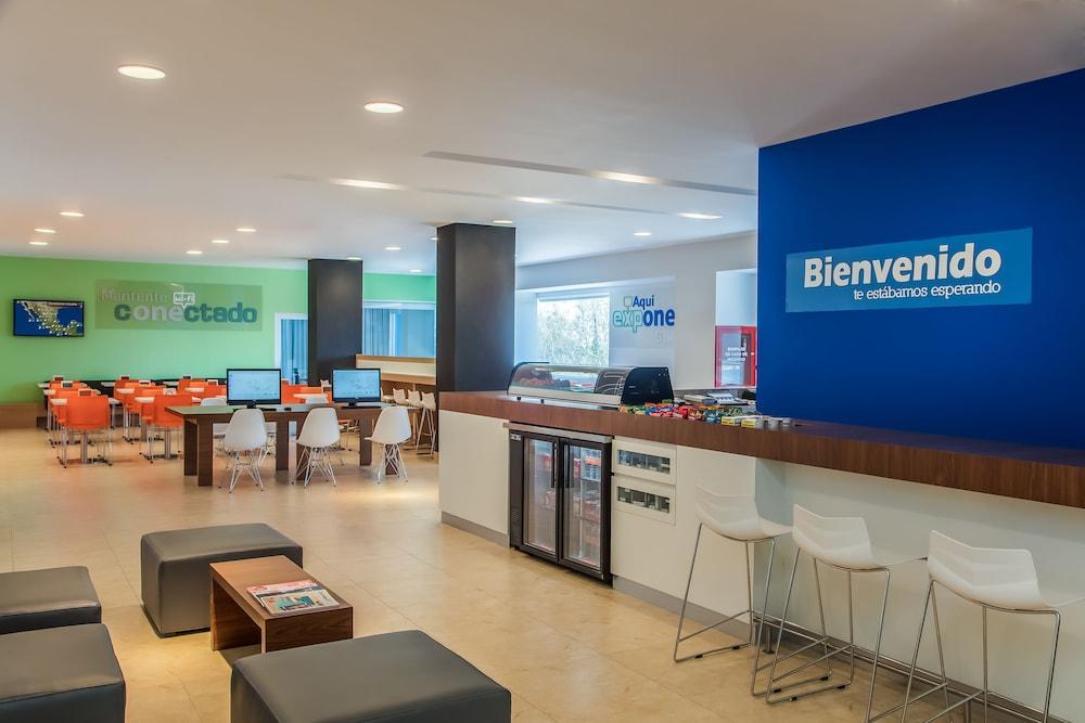 Sleep Inn Leon Antares Esterno foto