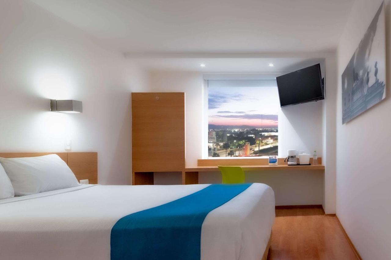 Sleep Inn Leon Antares Esterno foto