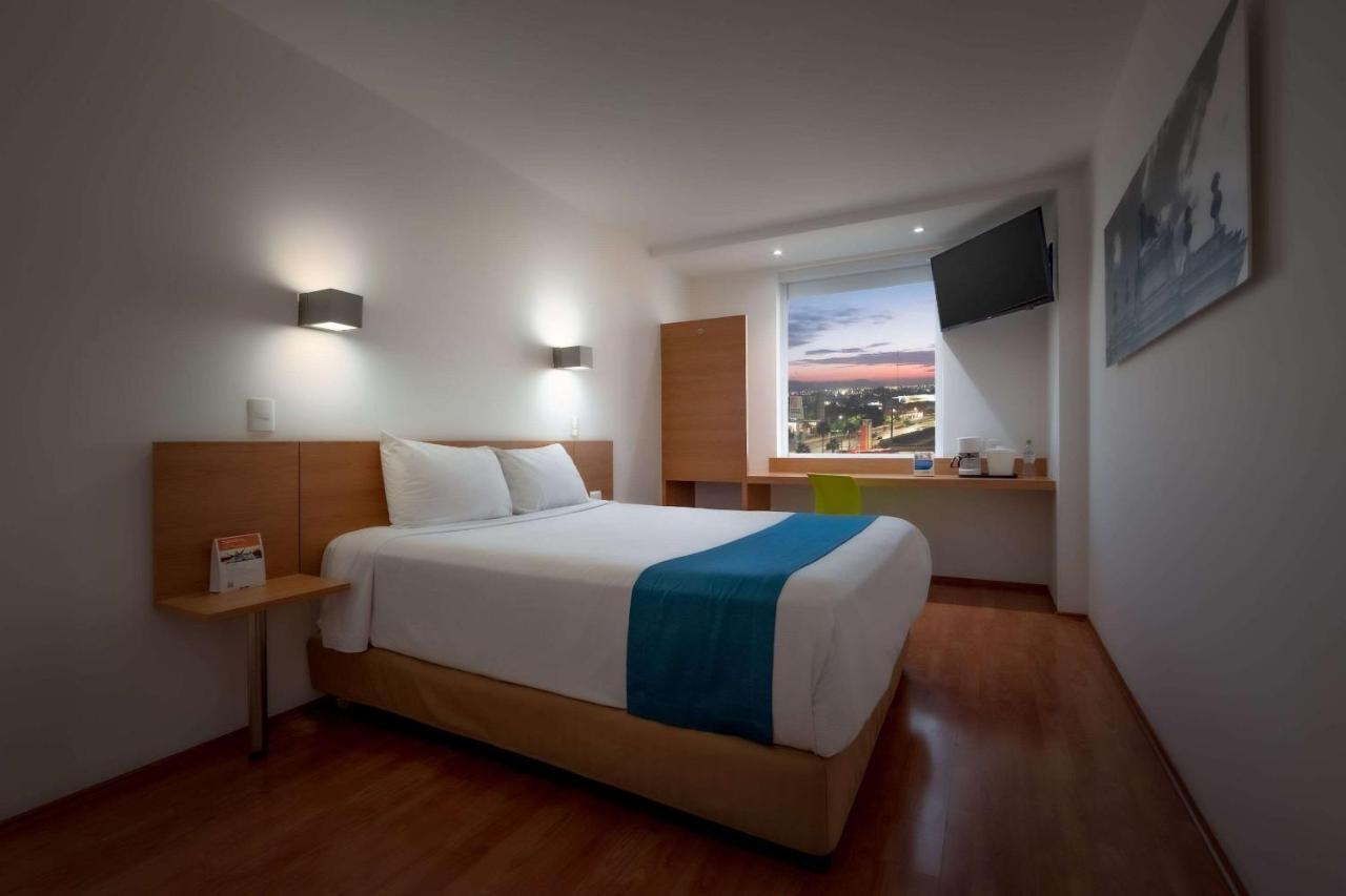 Sleep Inn Leon Antares Esterno foto