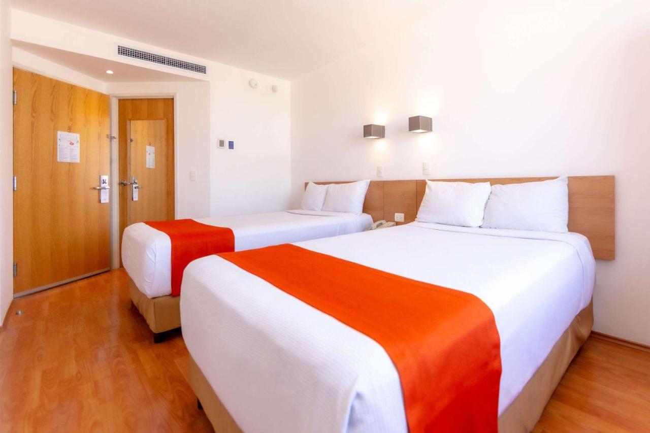 Sleep Inn Leon Antares Esterno foto