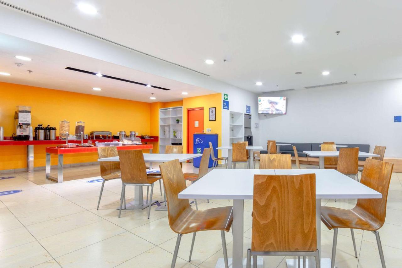 Sleep Inn Leon Antares Esterno foto