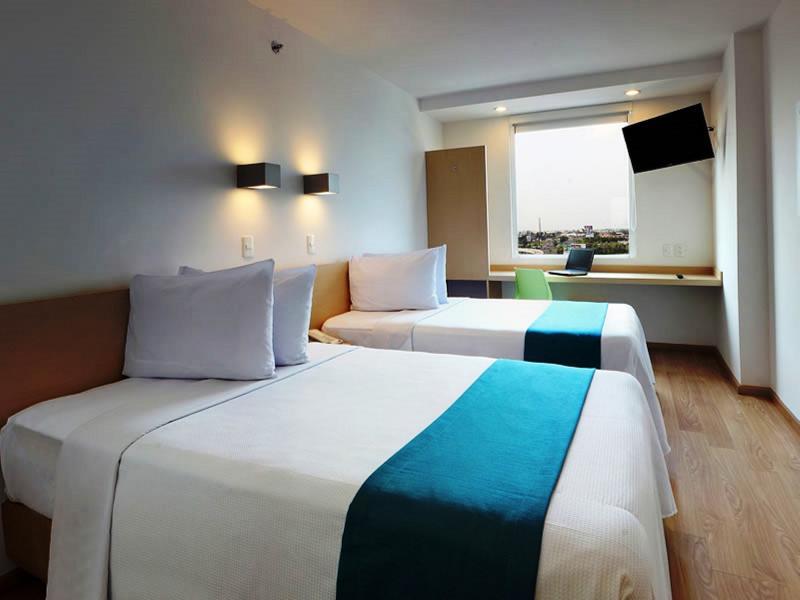 Sleep Inn Leon Antares Esterno foto